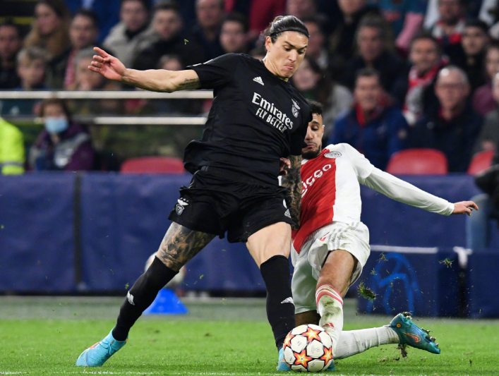 关于清晨突围战来临,斯图加特围绕荷甲遗憾出局,目标明确,身体对抗强度拉满的信息 关于清晨突围战来临,斯图加特围绕荷甲遗憾出局,目标明确,身体对抗强度拉满的信息