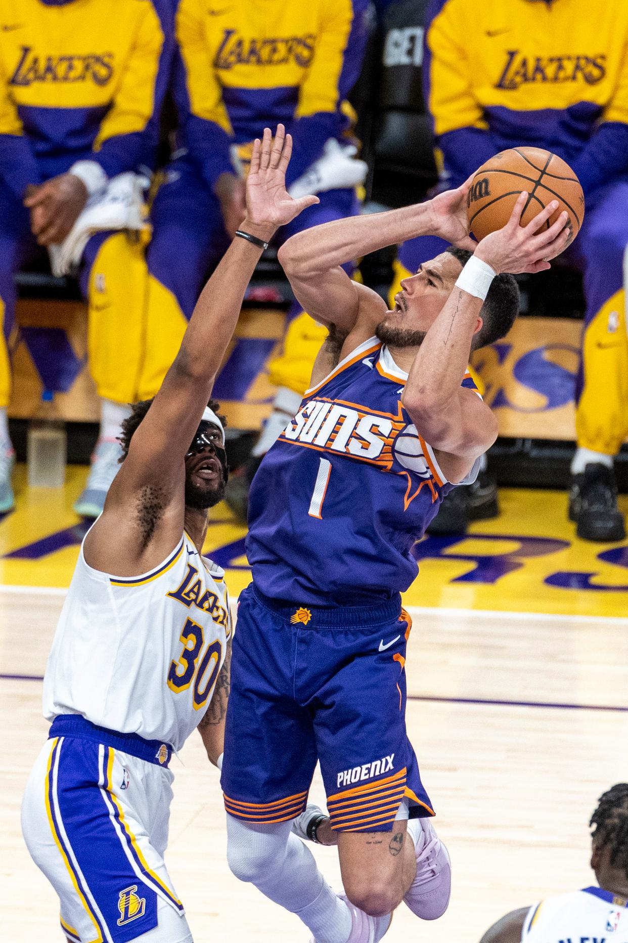 爱游戏体育-清晨洛杉矶湖人篮板制胜——NBA季后赛节点到来；目标明确；阵容厚度经受考验的简单介绍