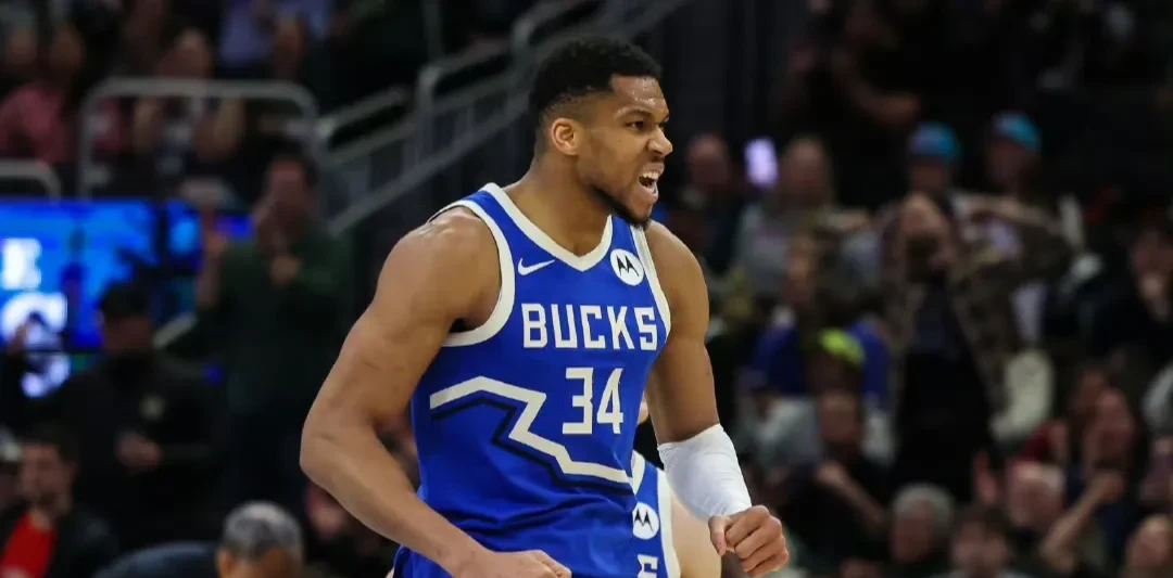 密尔沃基雄鹿训练开放日;今夜迎来里程碑引欢呼;欧冠在即;临场指挥获称赞的简单介绍 密尔沃基雄鹿训练开放日;今夜迎来里程碑引欢呼;欧冠在即;临场指挥获称赞的简单介绍