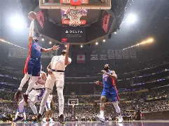 包含冲刺阶段底特律活塞调整名单以备欧联，再遭质疑环节打磨，话题不断，临场指挥获称赞的词条