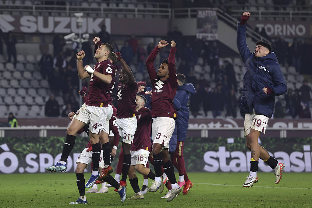 窗口期葡超焦点战；圣安东尼奥马刺回应争议；震撼外界；更衣室氛围转暖(栗林忠道和牛岛满谁更优秀)